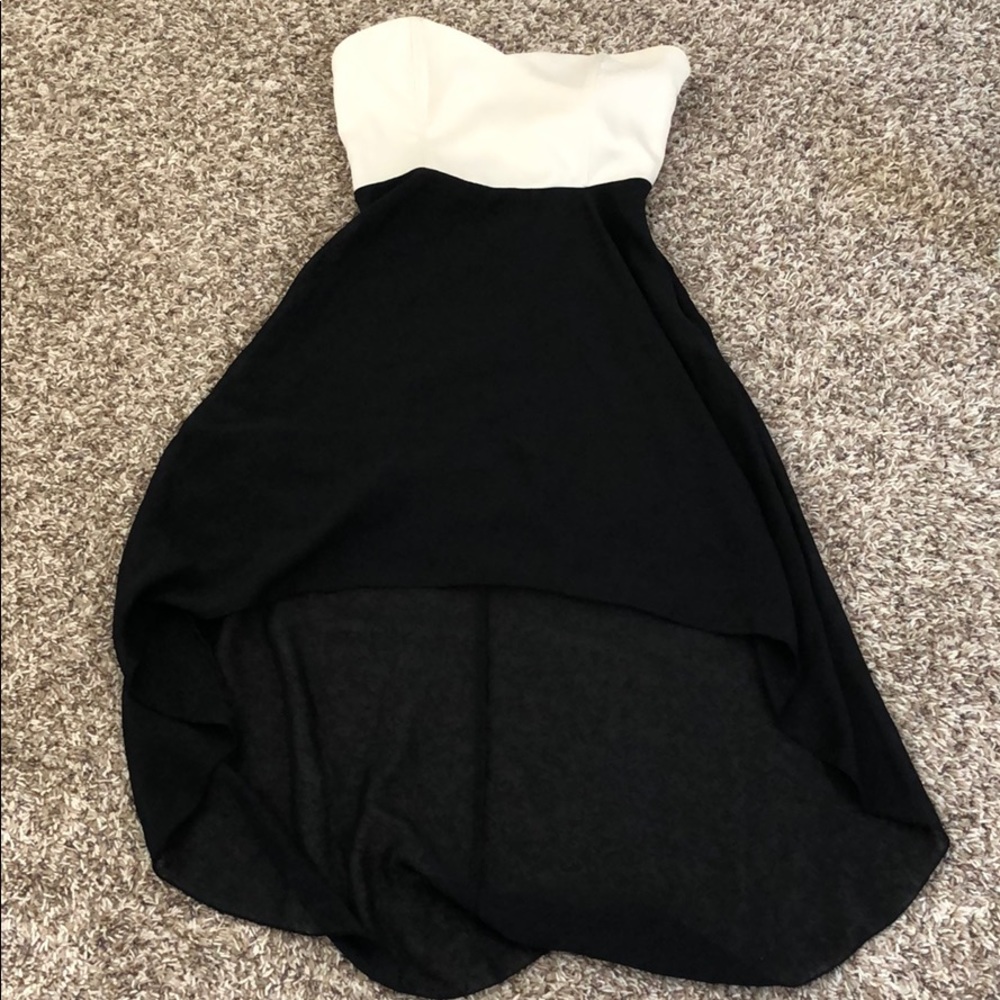 AMAZING CONDITION BLACK AND WHITE STRAPLESS DRESS